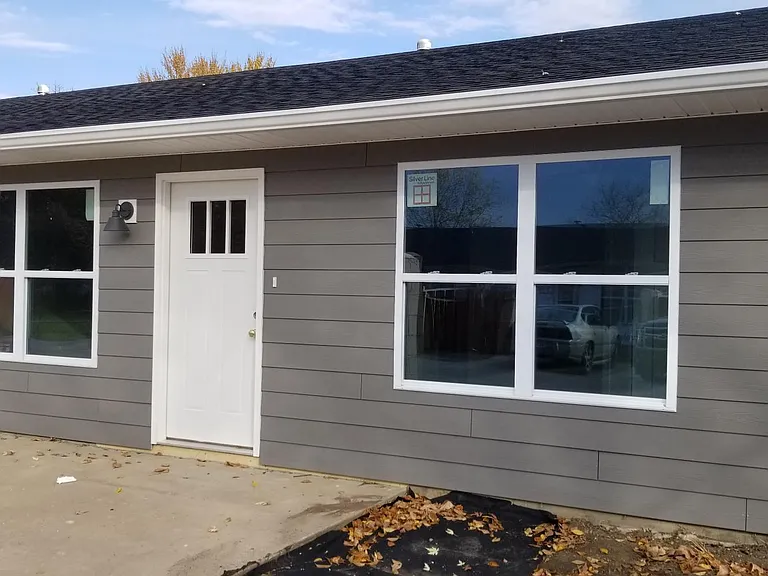 414 Stratford Dr — Photo 2