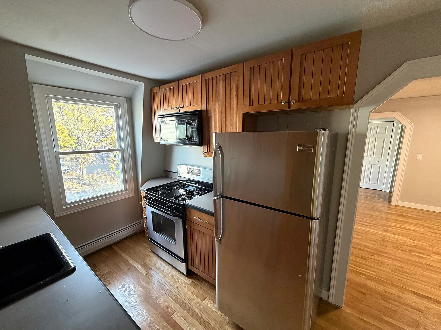 2 bed, 945 sqft, $2,000 — Photo 2