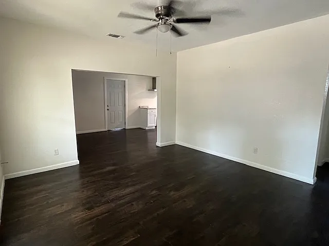 3 bed, 936 sqft, $1,650 — Photo 3