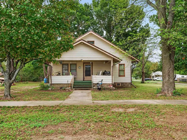 243 W Adams St, Howard, KS 67349