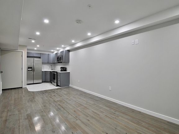 5th image of 2153 N 19th St #4