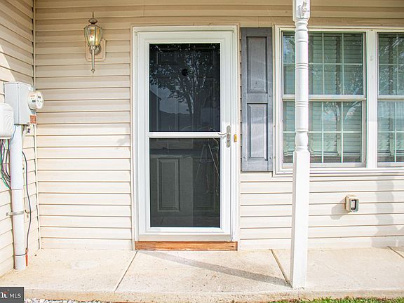 3rd image of 39 Riverview Dr