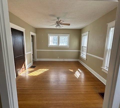 5th image of 2102 Saratoga Dr #1