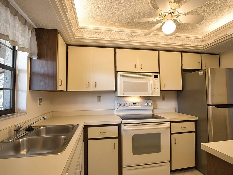 927 Capri Isles Blvd #8 — Photo 6
