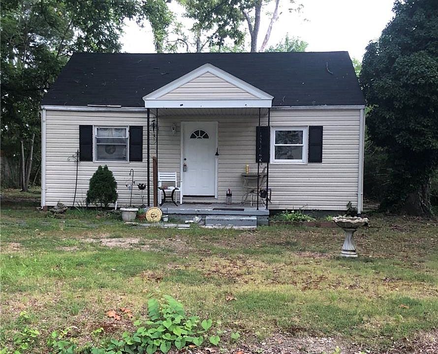 1st image of 931 Bradley Ln