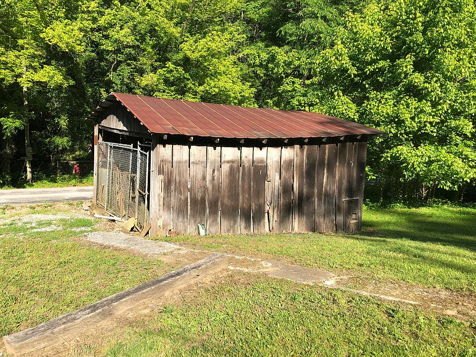 2nd image of 136 Woodlawn Dr