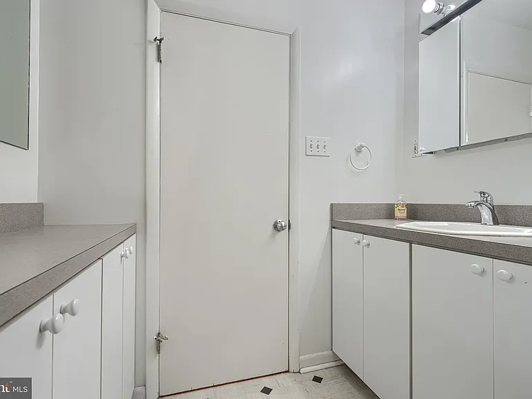 112 Springside Dr — Photo 21