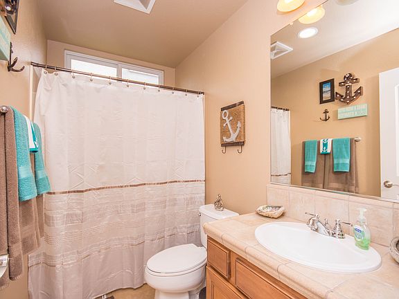 5th image of 1129 Montague Ln
