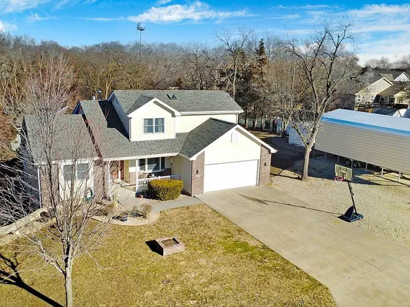 704 4th St, Wakefield, KS 67487