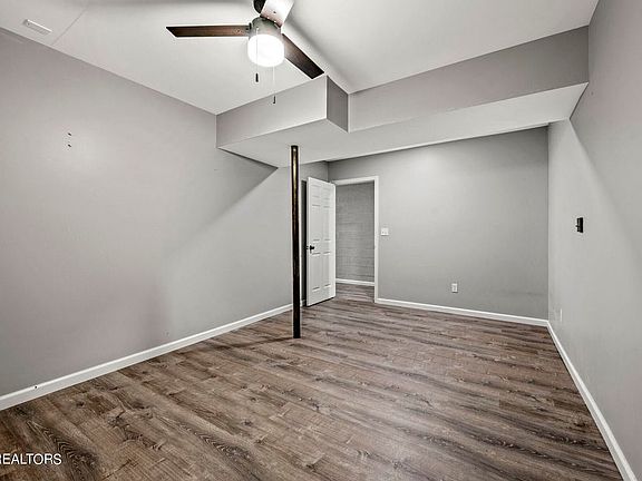 5th image of 225 Penn Dr #B