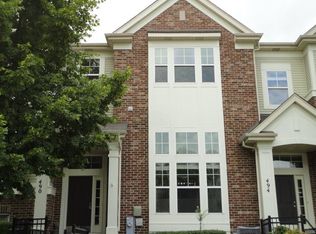 490 Grosvenor Ln, Aurora, IL 60504