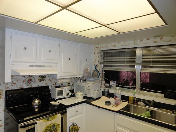4th image of 205 NE Ardsley Drive
