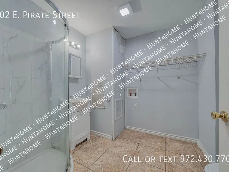 102 E Pirate St — Photo 11