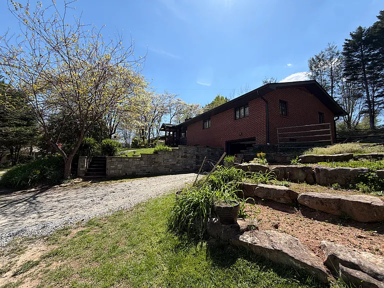 738 Gallimore Rd — Photo 4