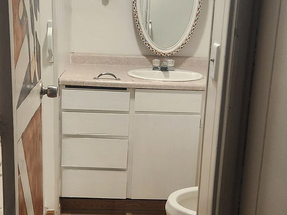 4th image of 2311 Burlington Blvd