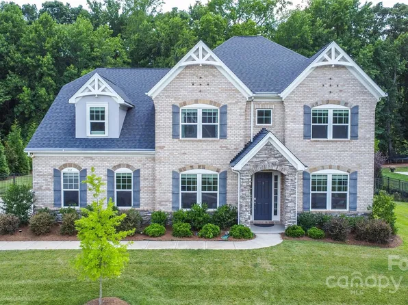 212 Hollyhock Dr, Matthews, NC 28104