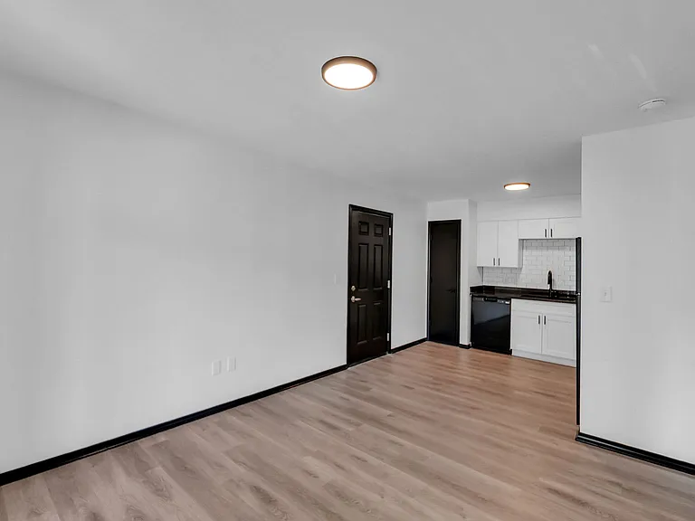 The District Apartments — Photo 7