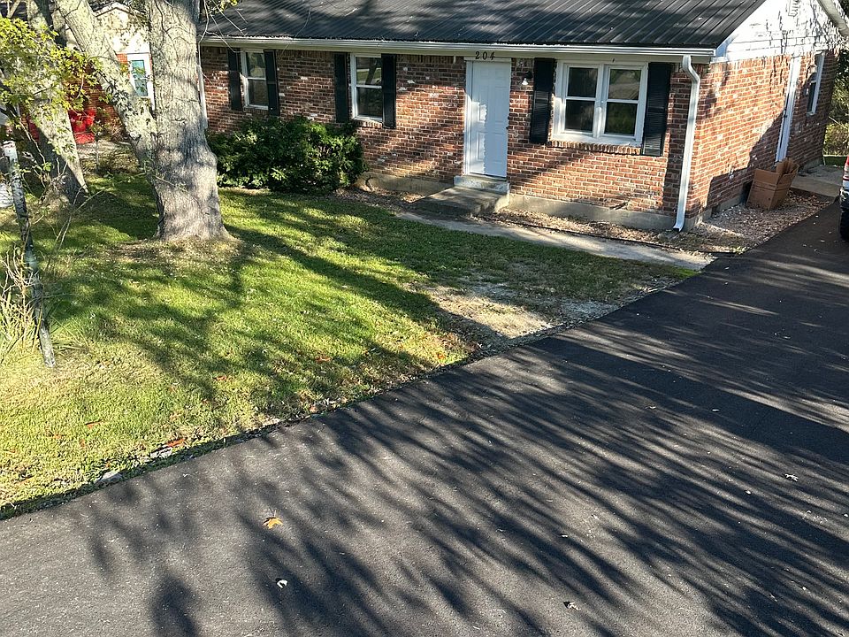 1st image of 204 Creekside Ln