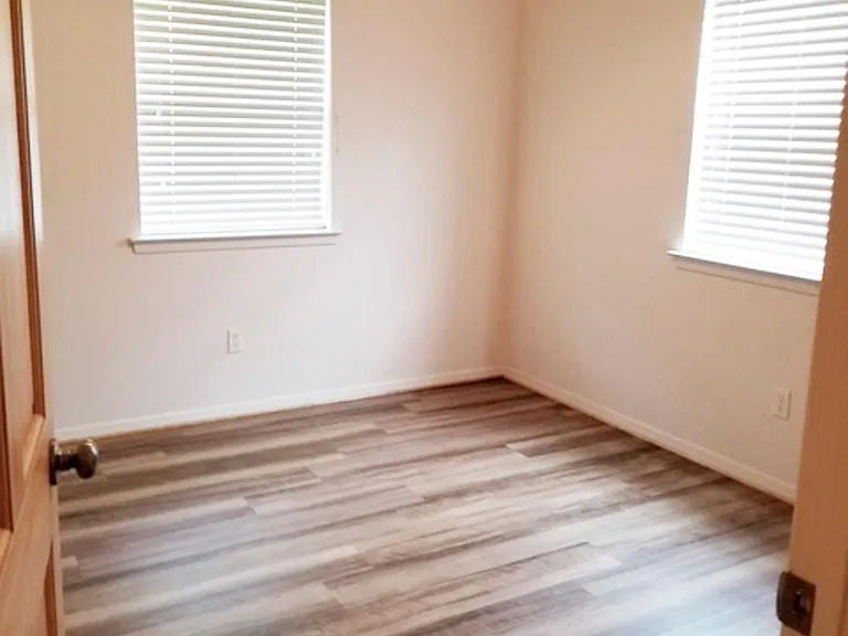 2040 Lisa Cir — Photo 16