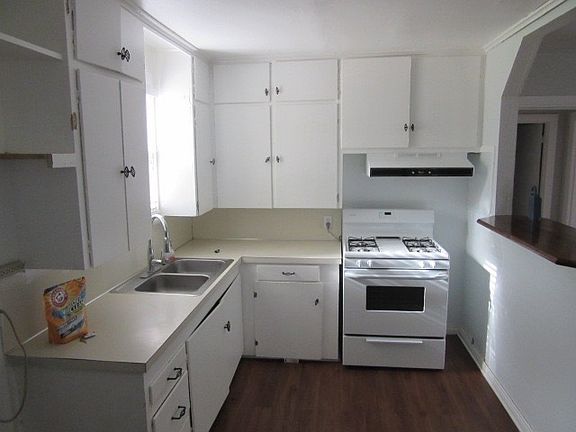 3rd image of 833 S Willis St