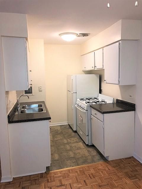 1st image of 432 W Oakdale Ave APT 1