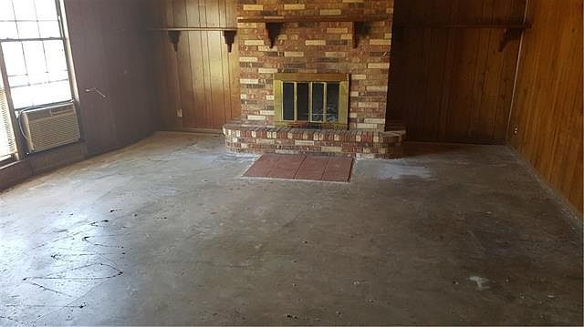 2nd image of 606 E Clay St
