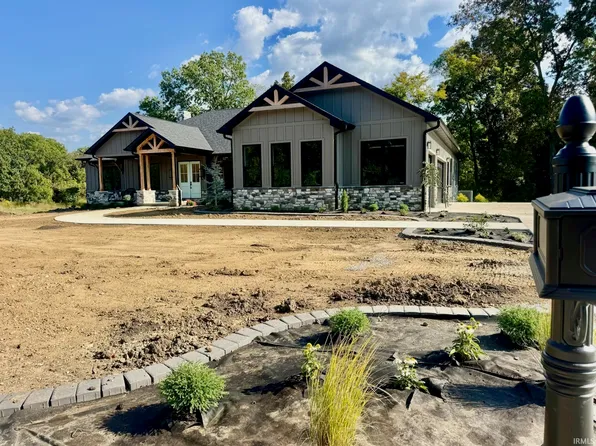 104 Stonecrest Dr, Bedford, IN 47421