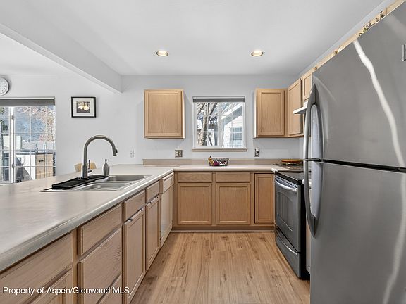 5th image of 150 Orchard Ln