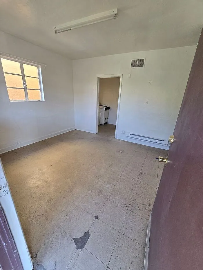 Studio, 1.0 bath, $600 — Photo 3