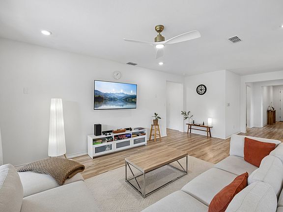 5th image of 984 Brock Dr