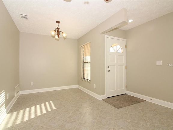 3rd image of 211 Cambridge Dr