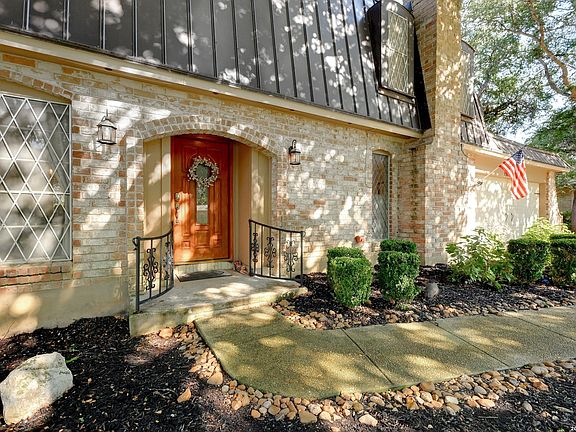 5th image of 13003 chateau forest