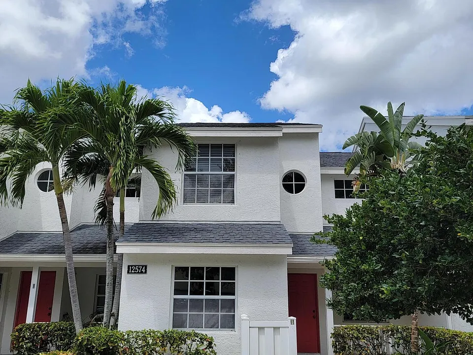 12574 Westhampton Cir #I