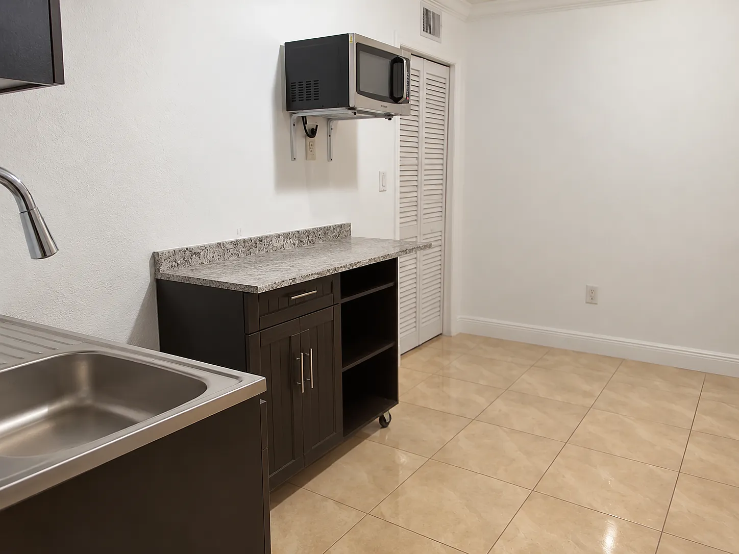1 bed, 400 sqft, $1,500 — Photo 2