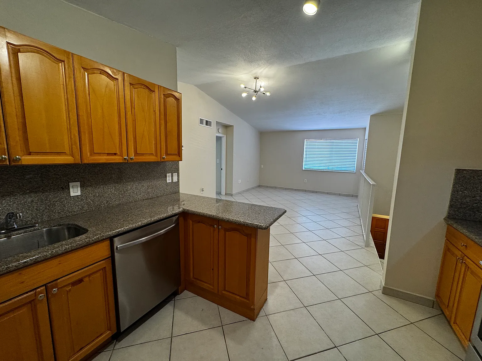 2 bed, 857 sqft, $2,295 — Photo 3