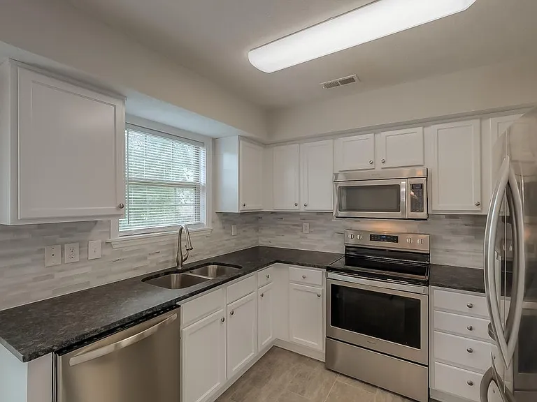 1140 Oatlands Park — Photo 4