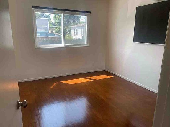 5th image of 839 Penn St