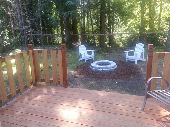 Peaceful location - creek behind