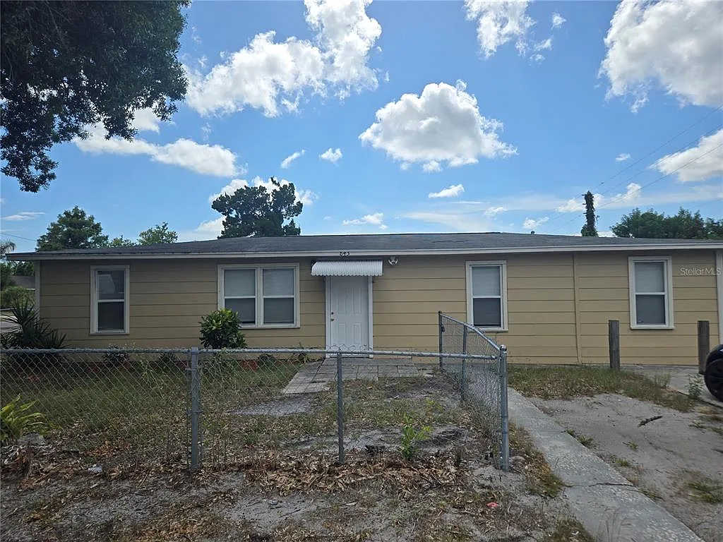 4 bed, 2.0 bath, 1224 sqft, $2,400 — Photo 2