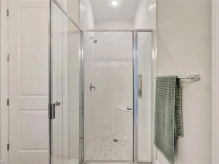 9209 Cayman Dr N — Photo 13