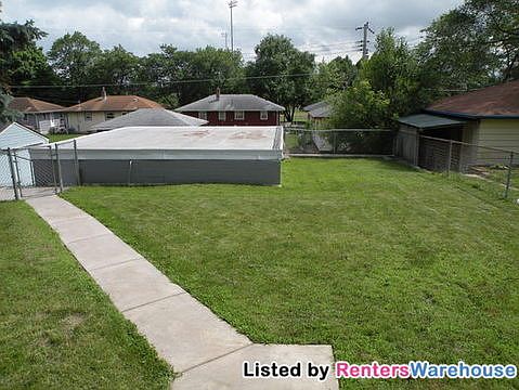 3rd image of 84 Hoyt Ave W