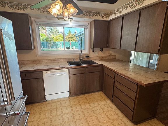 5th image of 526 Lillie Ln