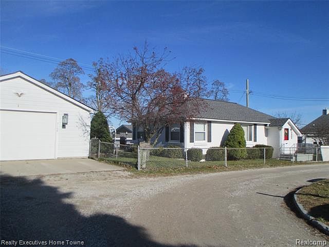 1st image of 7168 Hillcrest Dr