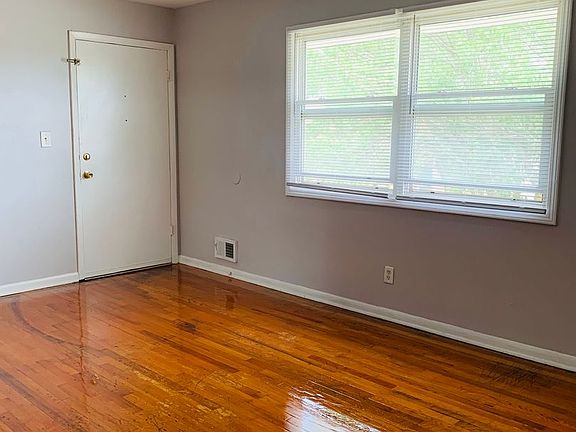 3rd image of 4716 37th Ave #4716-37-04