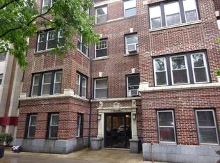 549 W Oakdale Ave APT 1E, Chicago, IL 60657
