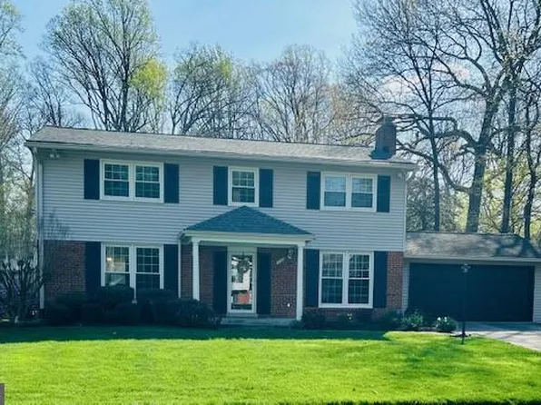 1709 Pebble Beach Dr, Vienna, VA 22182