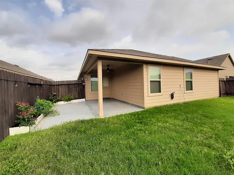 23614 Water Hickory Dr — Photo 3