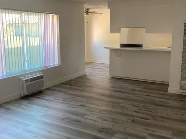 8202 Ashgrove Dr APT 14, La Mirada, CA 90638