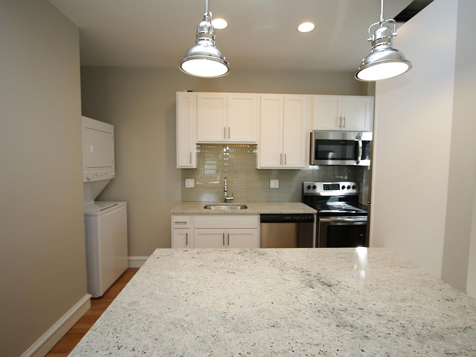 1st image of 323 W Fullerton Pkwy #38
