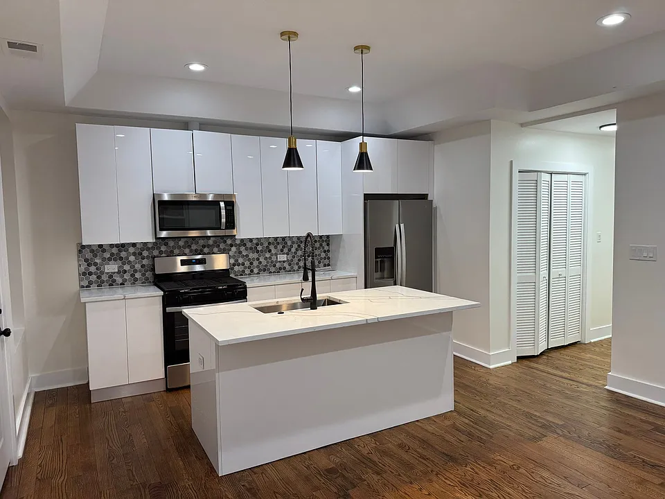 4927 S Prairie Ave #2N
